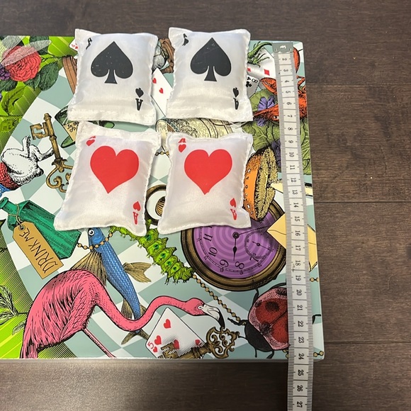 Down the rabbit Hole - Alice in Wonderland throwing game - Picture 7 of 11